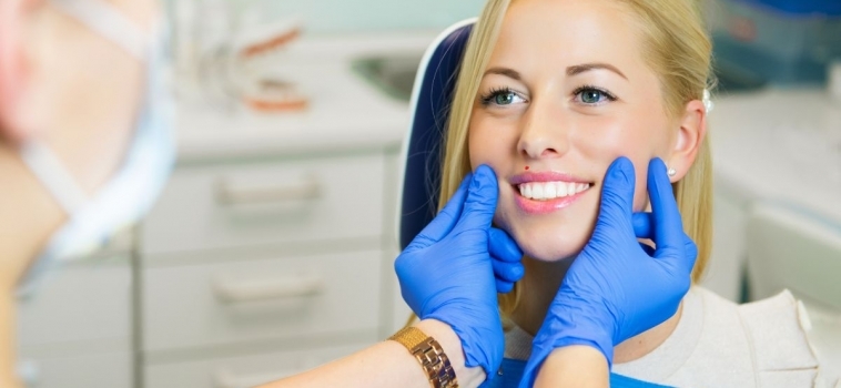 VISITA DI VALUTAZIONE PER TRATTAMENTI DI ESTETICA DENTALE: Settembre il Tempo Giusto!