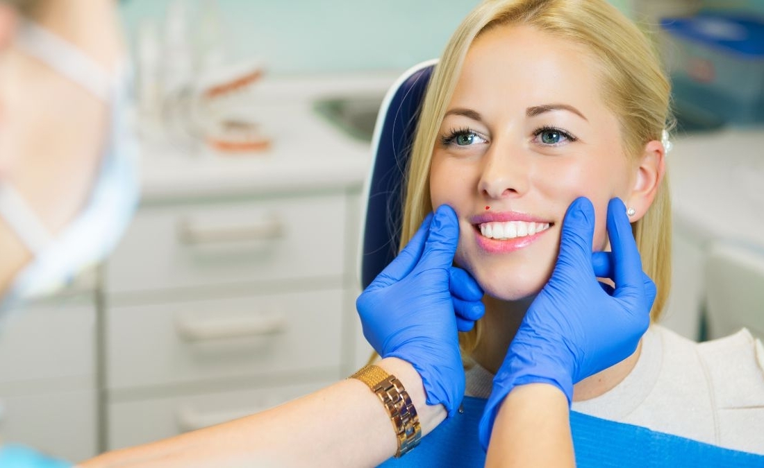 VISITA DI VALUTAZIONE PER TRATTAMENTI DI ESTETICA DENTALE: Settembre il Tempo Giusto!